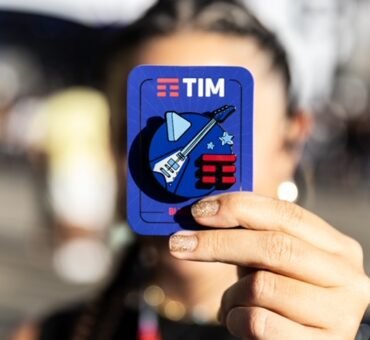 TIM distribui “pin” que bloqueia celulares perdidos no Carnaval do Rio de Janeiro e Salvador