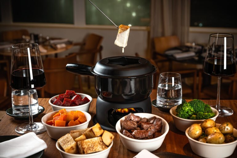 Skylab lança Festival de Fondue para aquecer o inverno carioca