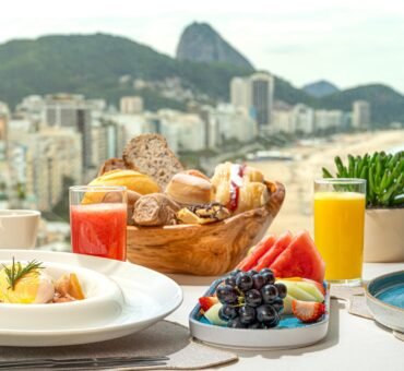 Pestana Rio Atlântica renova suítes com vista para a Praia de Copacabana e lança café da manhã exclusivo no rooftop